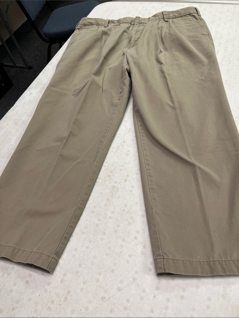 Dockers Men's Chinos in Khaki Tan